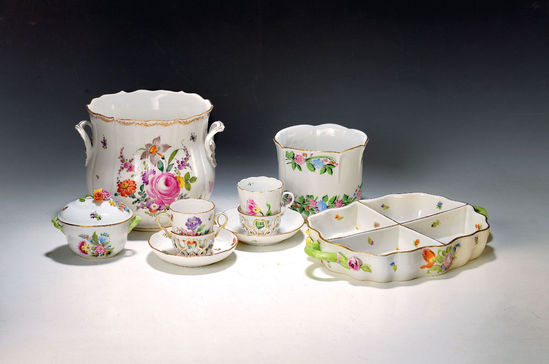 6 Teile Herend und einen Blumentopf, 20. Jh., zwei