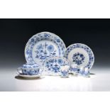 37 Teile Meissen, Zwiebelmuster, 20.Jh., z.T. 2. Wahl: 6