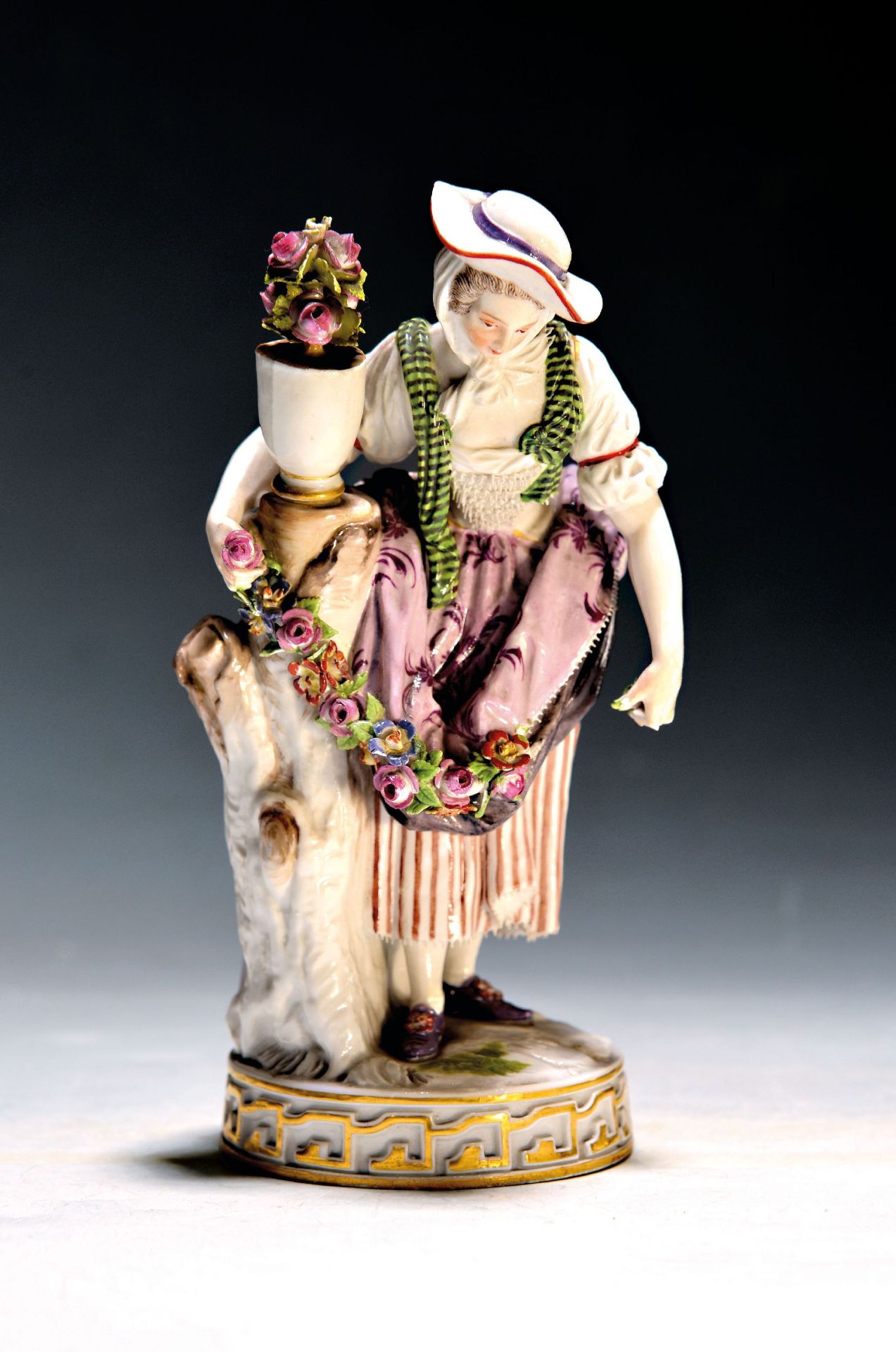 Porzellanfigur, Meissen, um 1880/90, Gärtnerin mit