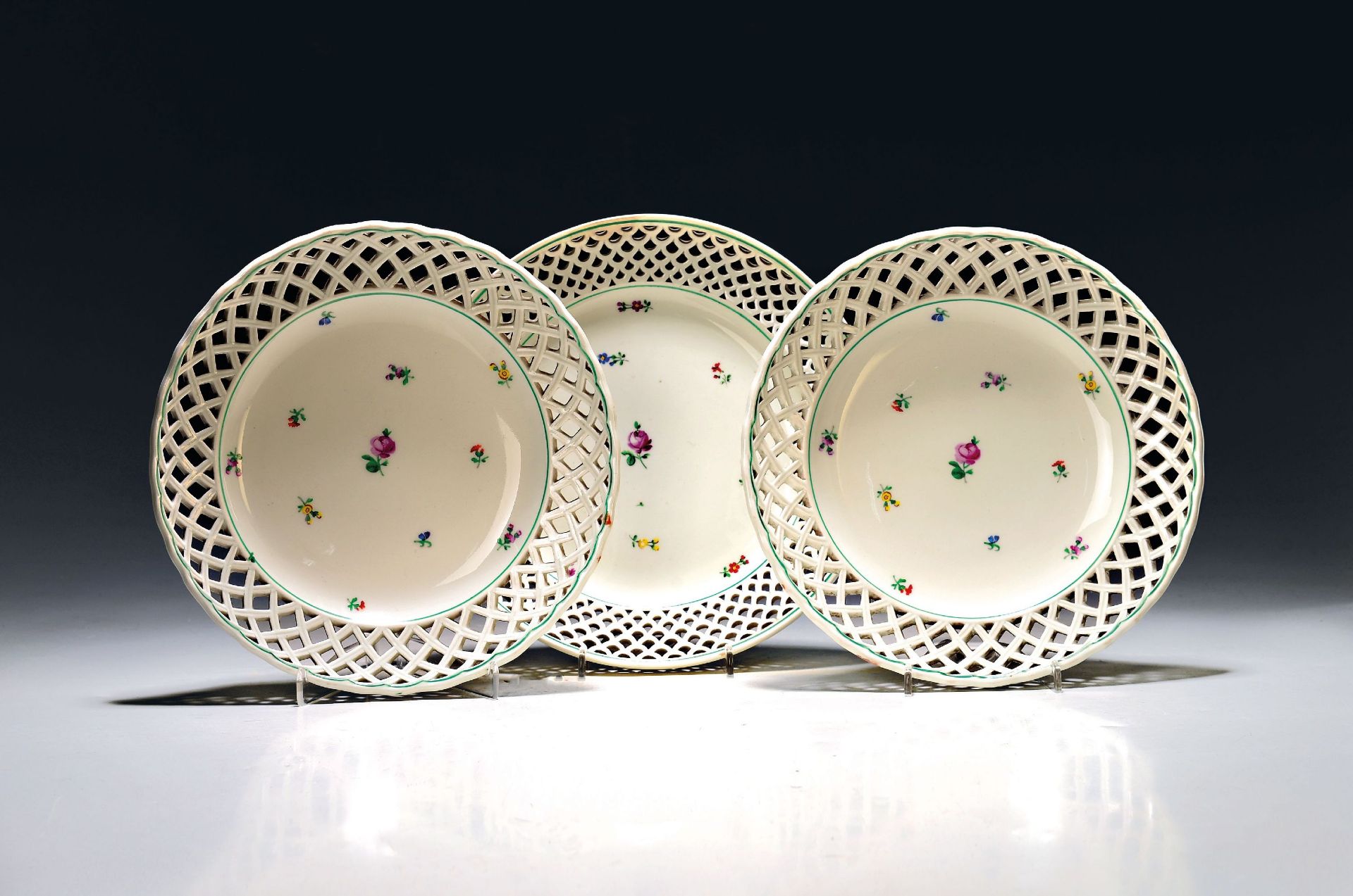3 Dessertteller, Wien, 18. Jh., Rand in Durchbrucharbeit,