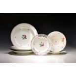 3 runde Platten, Dessertteller und drei Unterteller, Wien,