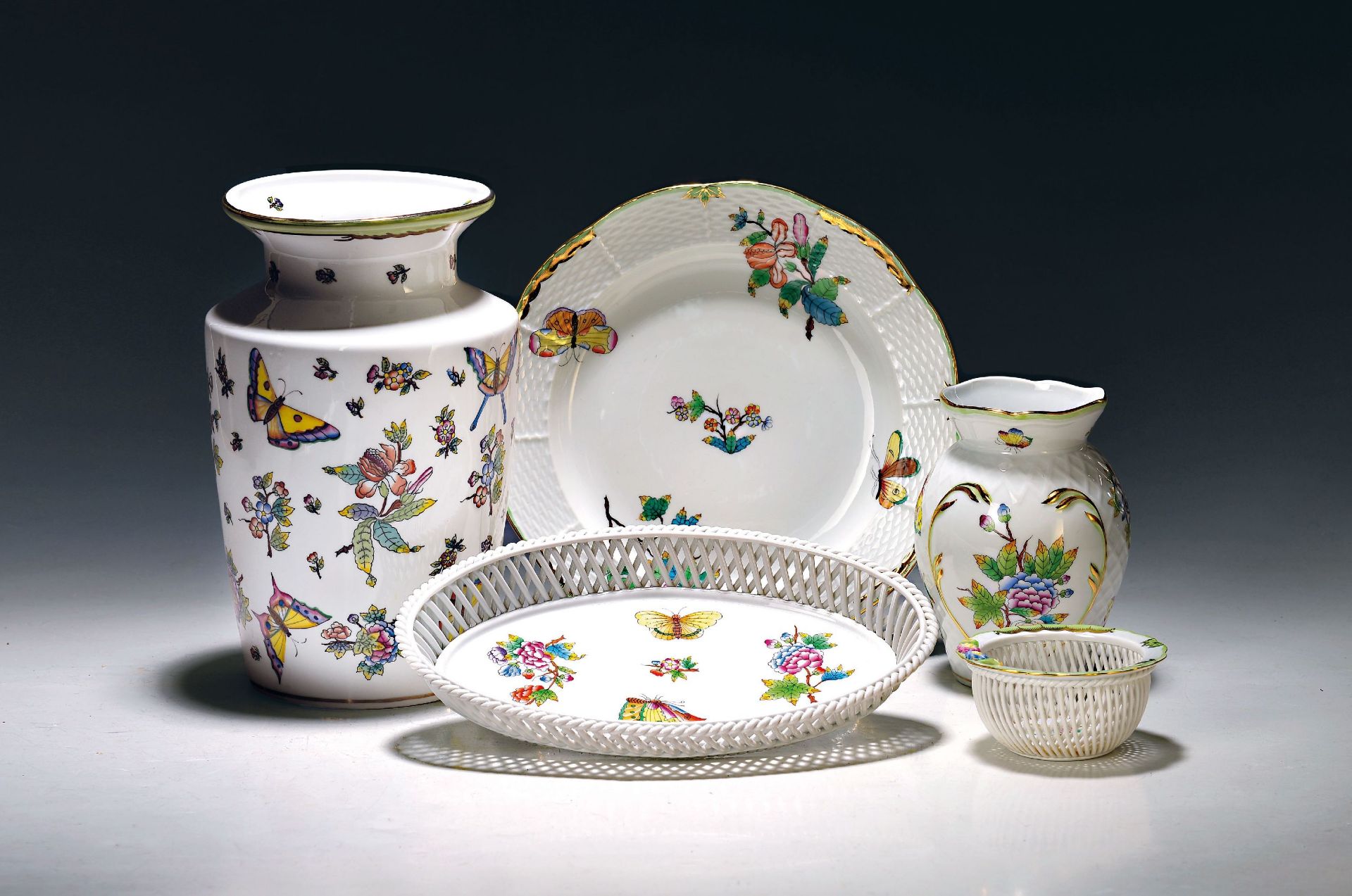5 Teile Viktoria, Herend, 20. Jh., 2 Vasen H. ca. 15-26cm;