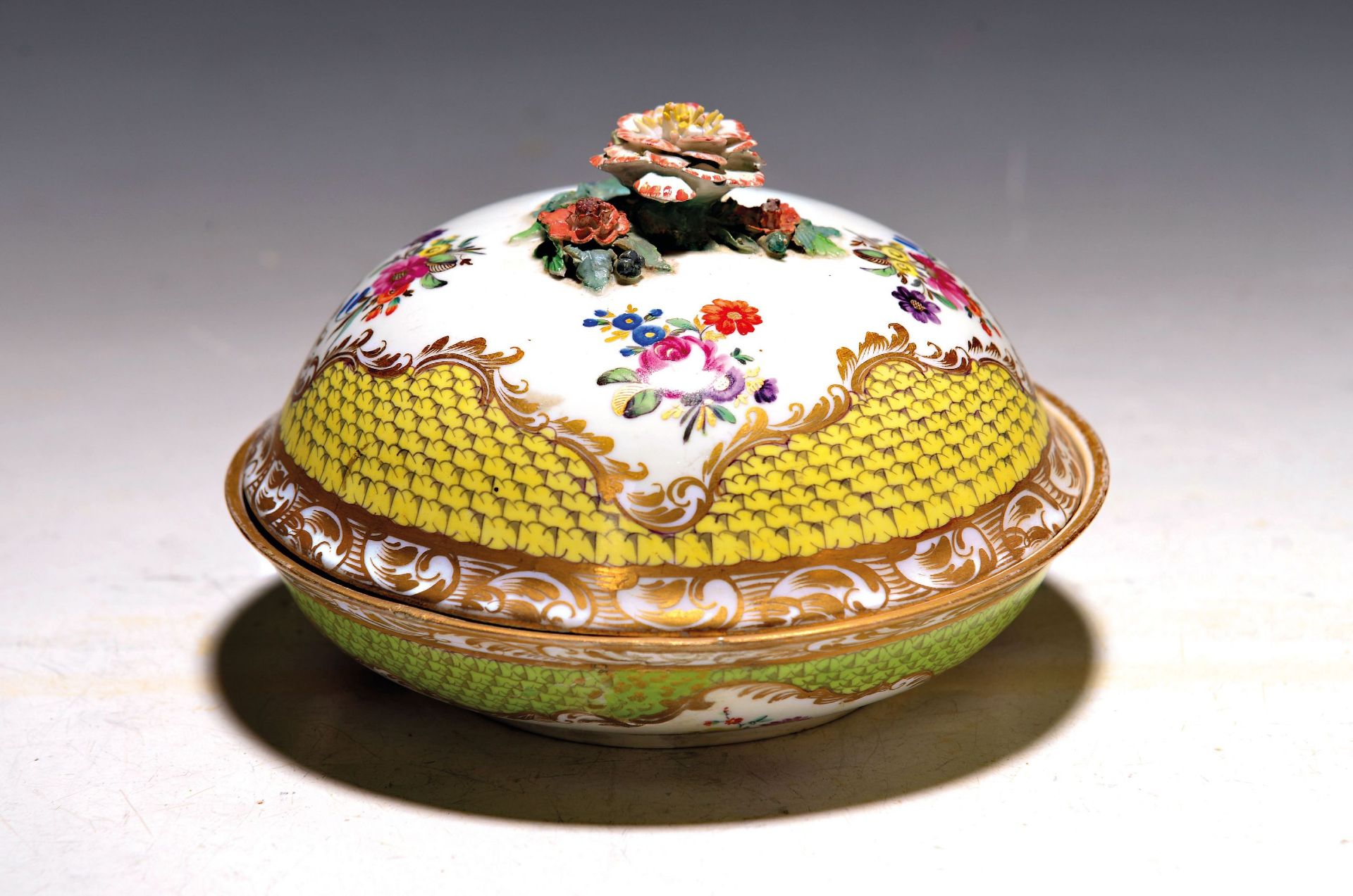 Deckelgefäß, Wien, um 1813, Porzellan, gelber