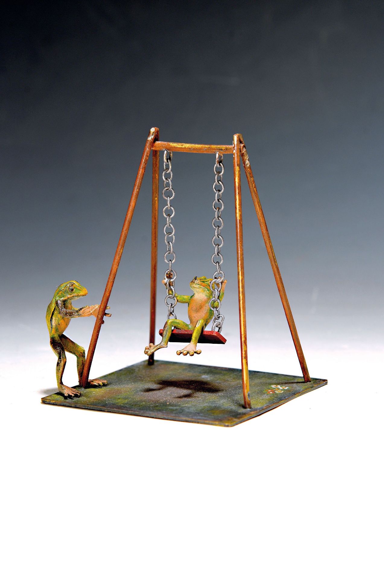 Schaukel mit zwei Fröschen, Wiener Bronze, signiert