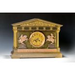 Größere Kaminuhr, Frankreich um 1920, Messing, in Form