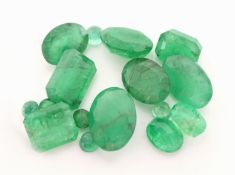 Lot 16 lose Smaragde, zus. ca. 13.39 ct, versch.