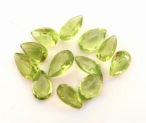 Lot 12 lose Peridots, zus. ca. 9.41 ct, facett. Tropfen,