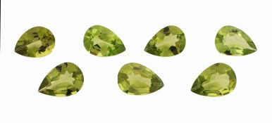 Lot 7 lose Peridots, zus. ca. 11.97 ct, facett. Tropfen