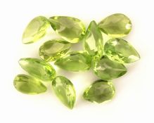 Lot 12 lose Peridots, zus. ca. 9.3 ct, facett.Tropfen,
