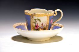 Tasse mit UT, Meissen, Knaufzeit bzw. um 1880, 2. Wahl,