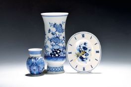 Meissen Set mit Porzellanuhr und 2 Vasen, Meissen, nach