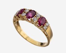 18 kt Gold Rubin-Brillant-Ring, GG 750/000,3 ovalfacett.