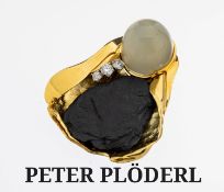 18 kt Gold PETER PLÖDERL Mondstein-Brillant- Brosche, GG