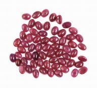 Lot lose Rubine zus. ca. 65.74 ct, ovale Cabochons in