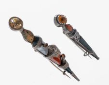 Konvolut 2 sogn. People Schmuck-Broschen, 1 x Chester