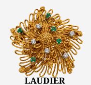 18 kt Gold LAUDIER Smaragd-Brillant-Brosche, GG 750/000,