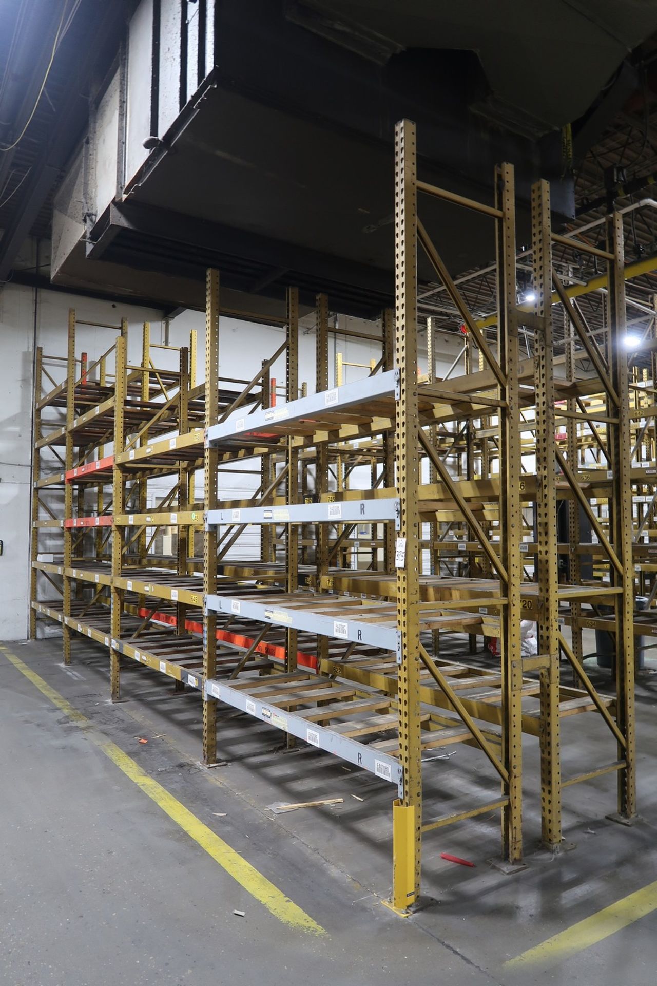 Rectangular Pallet Racking Cross Section (8) Sections of Adjustable Pallet Racking. (6) 12'x30