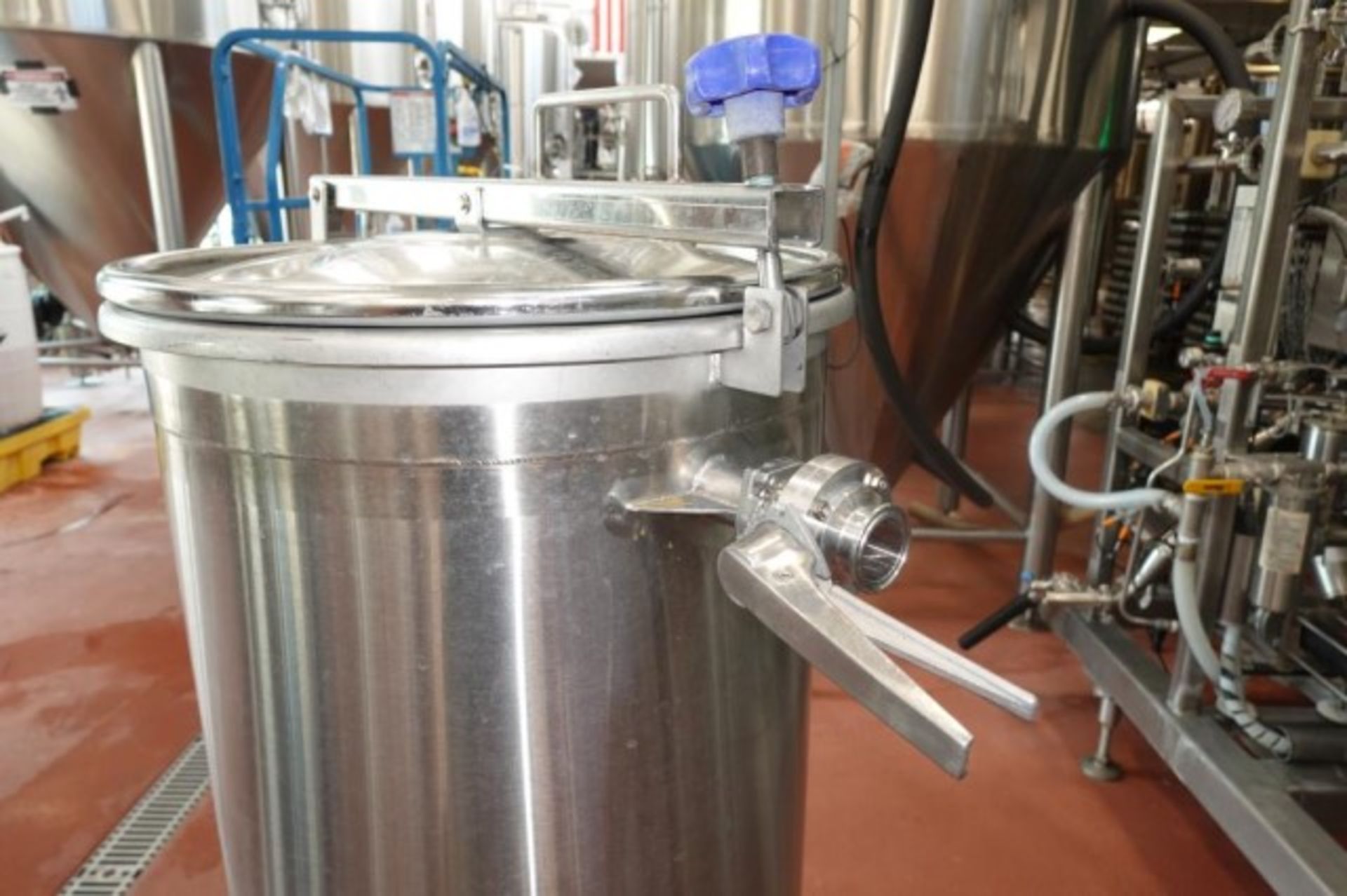 Mobile 100-Gallon Capacity SS Tank - Image 3 of 8