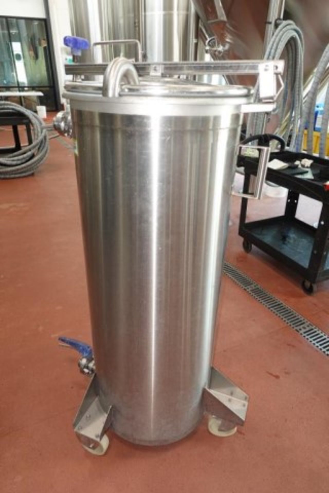 Mobile 100-Gallon Capacity SS Tank