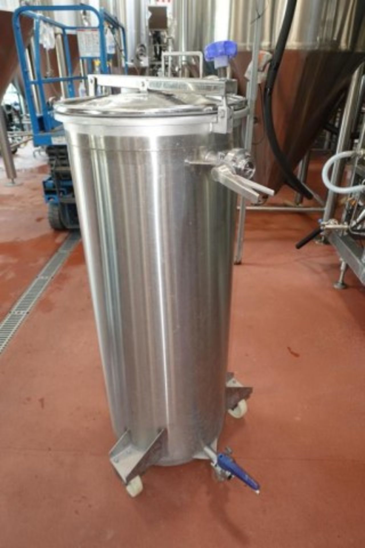 Mobile 100-Gallon Capacity SS Tank - Image 2 of 8