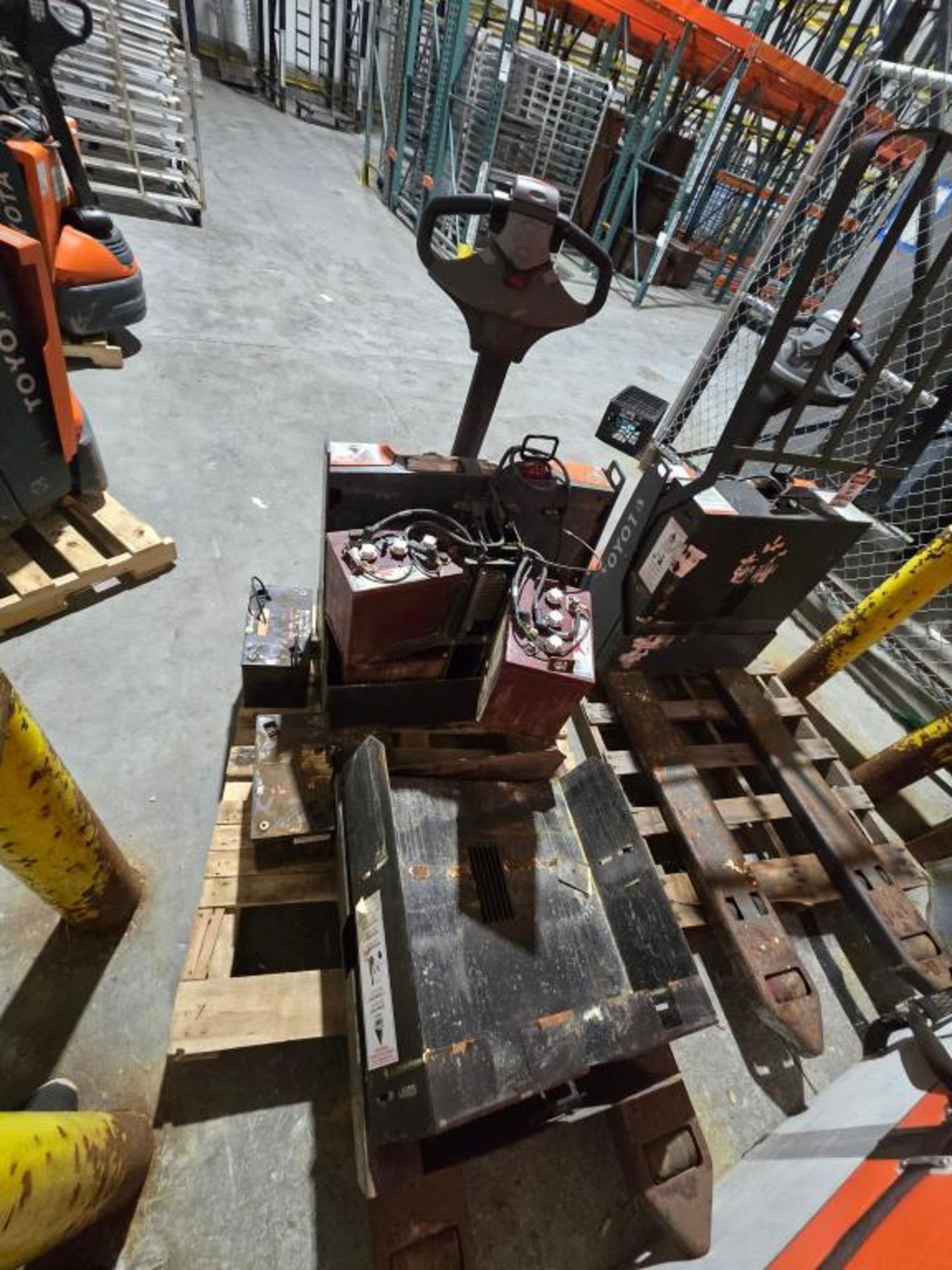 Toyota Electric Pallet Jacks - Image 8 of 19