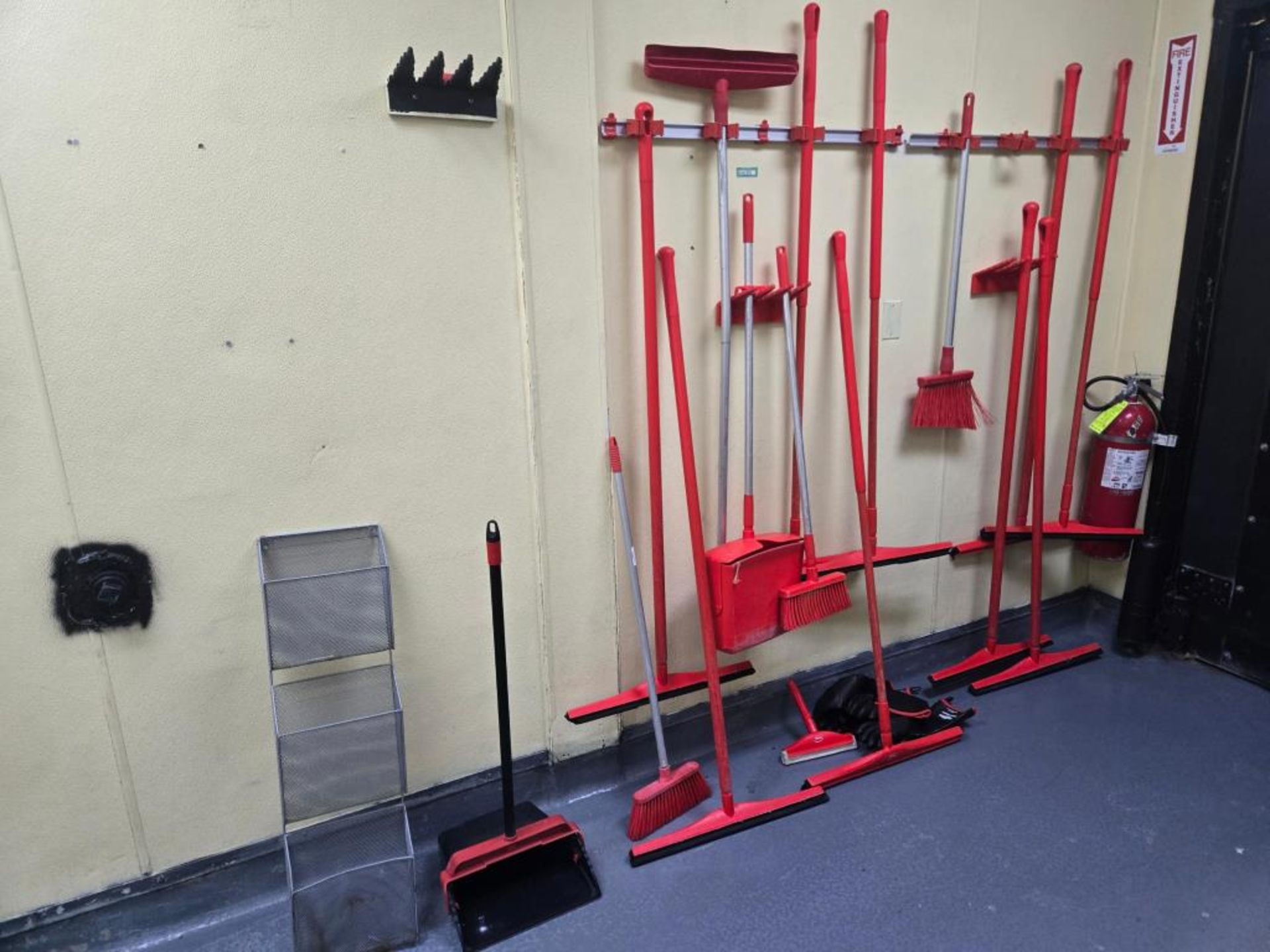 Support Equipment - Image 4 of 5