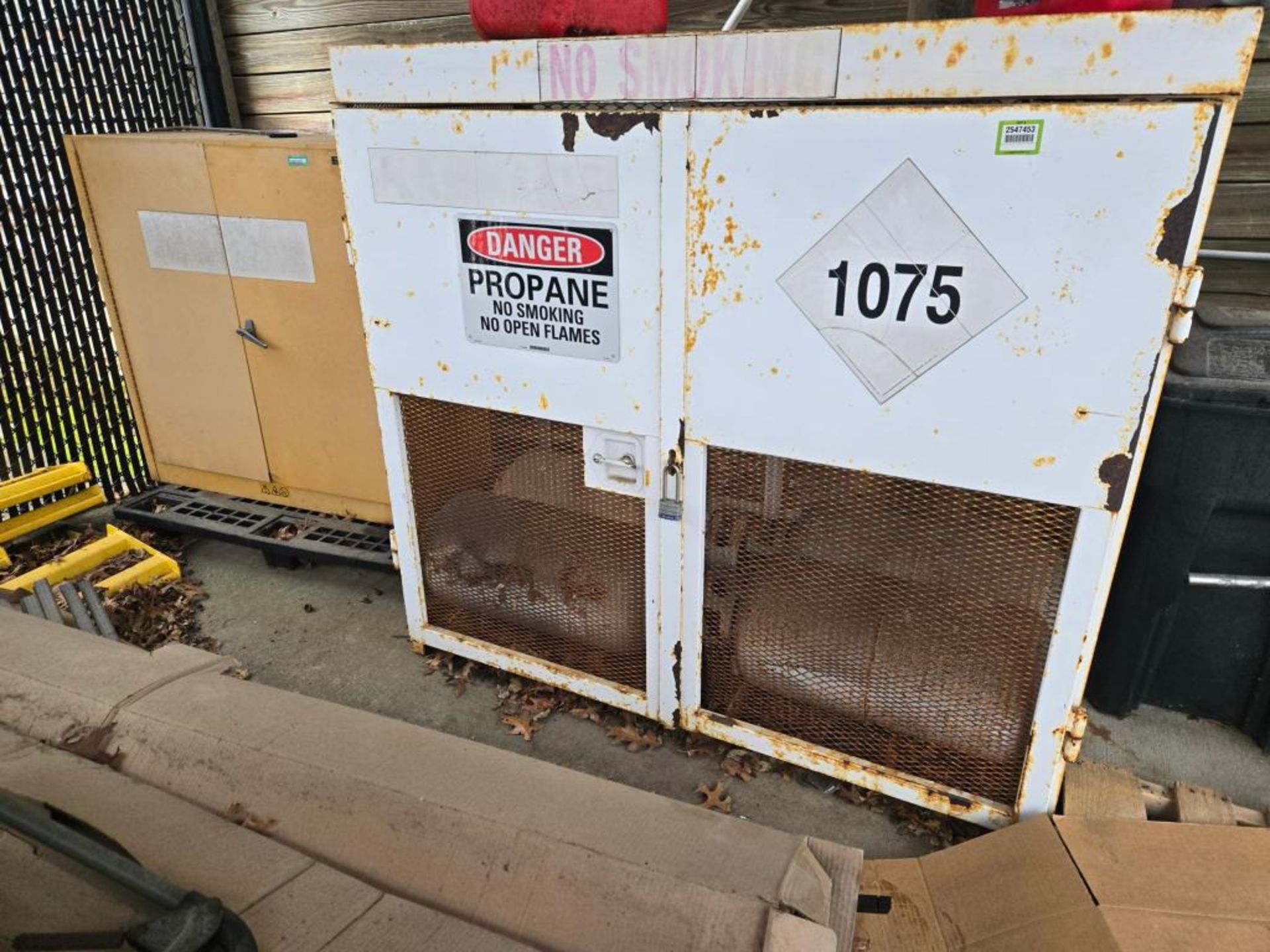 Storage Cage & Cabinet
