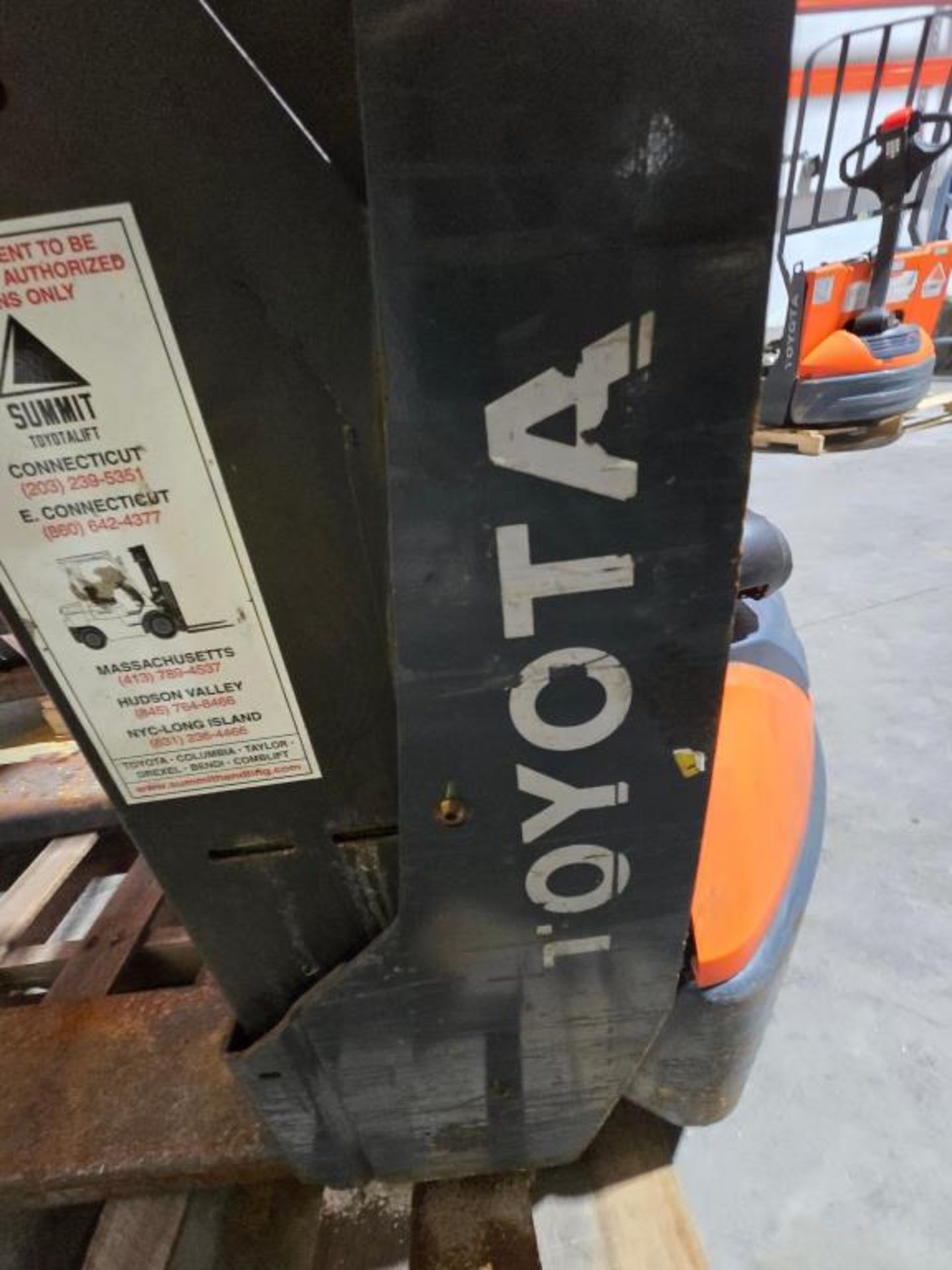 Toyota Electric Pallet Jacks - Image 5 of 19