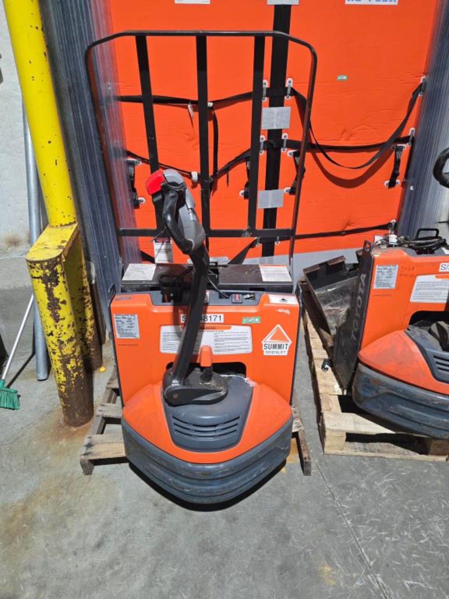Toyota Electric Pallet Jacks - Image 2 of 19