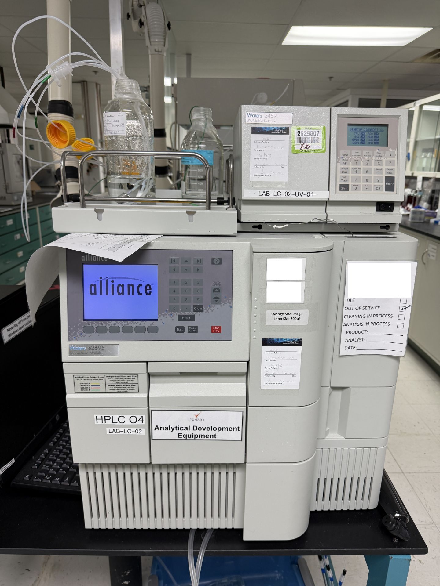 Waters e2695 HPLC System includes Waters 2489 UV/Visible Detector and ...