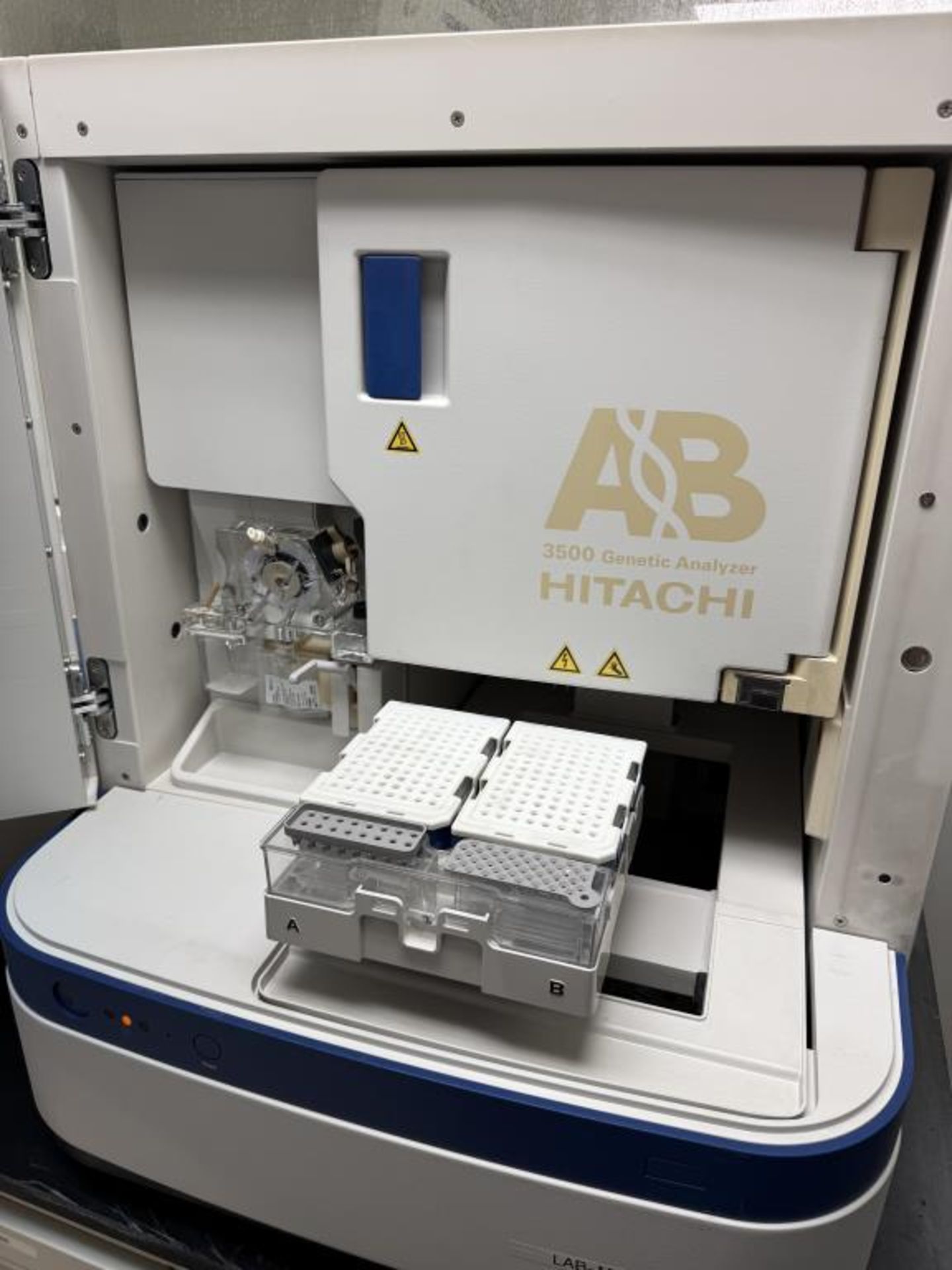 Applied Biosystems 3500 Genetic Analyzer - Image 2 of 8