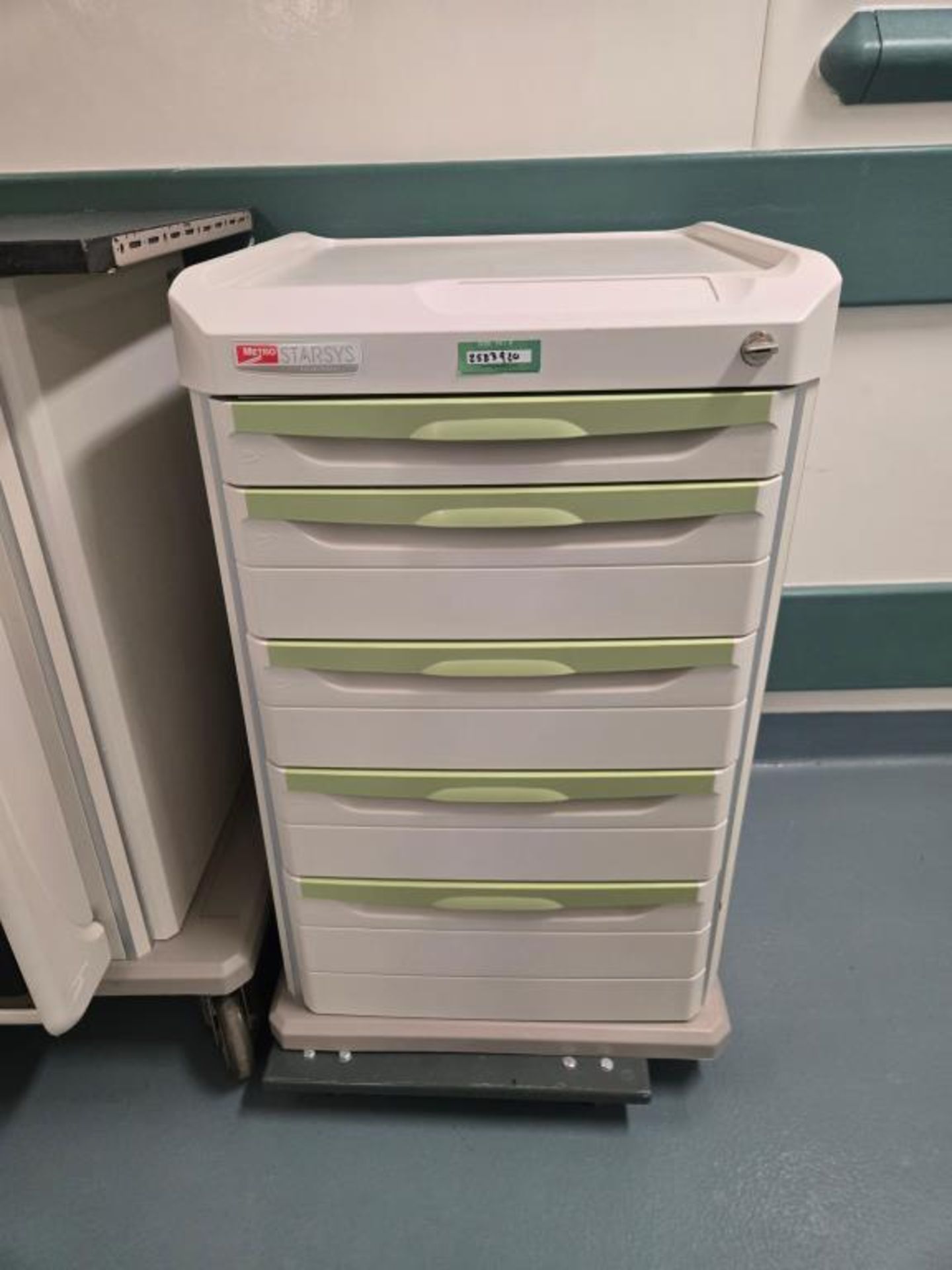 Metro Lab Cabinets - Image 20 of 22