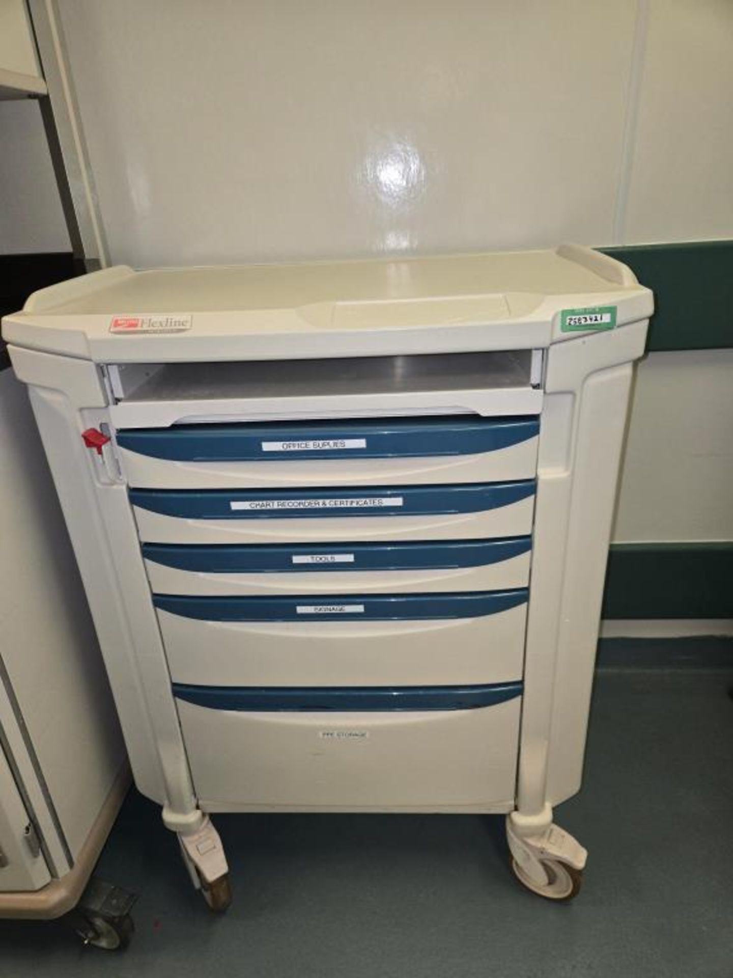 Metro Lab Cabinets - Image 13 of 18