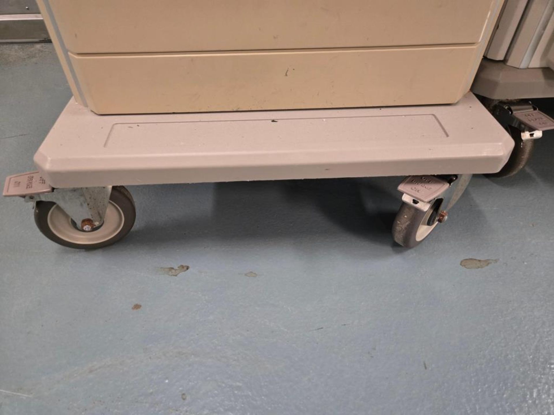 Metro Lab Cabinets - Image 14 of 22