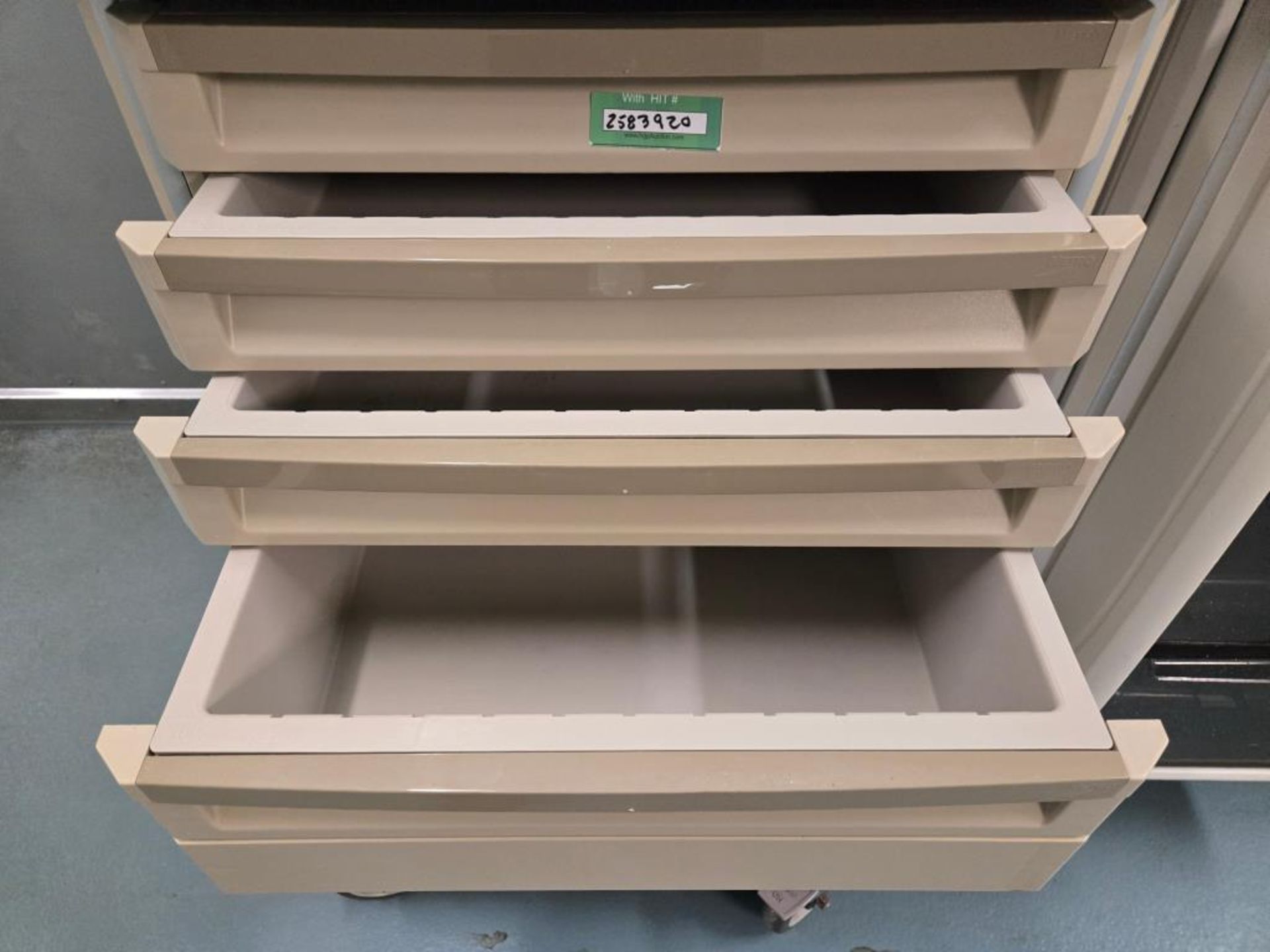 Metro Lab Cabinets - Image 15 of 22