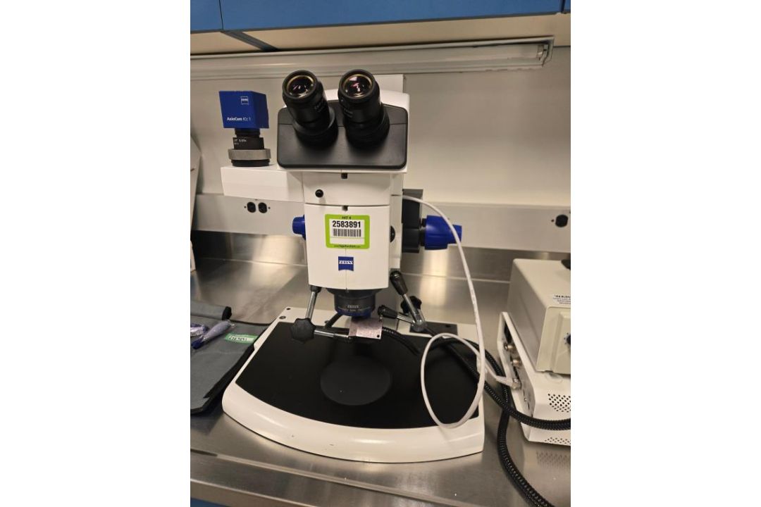 Carl Zeiss Microscope - Image 2 of 20