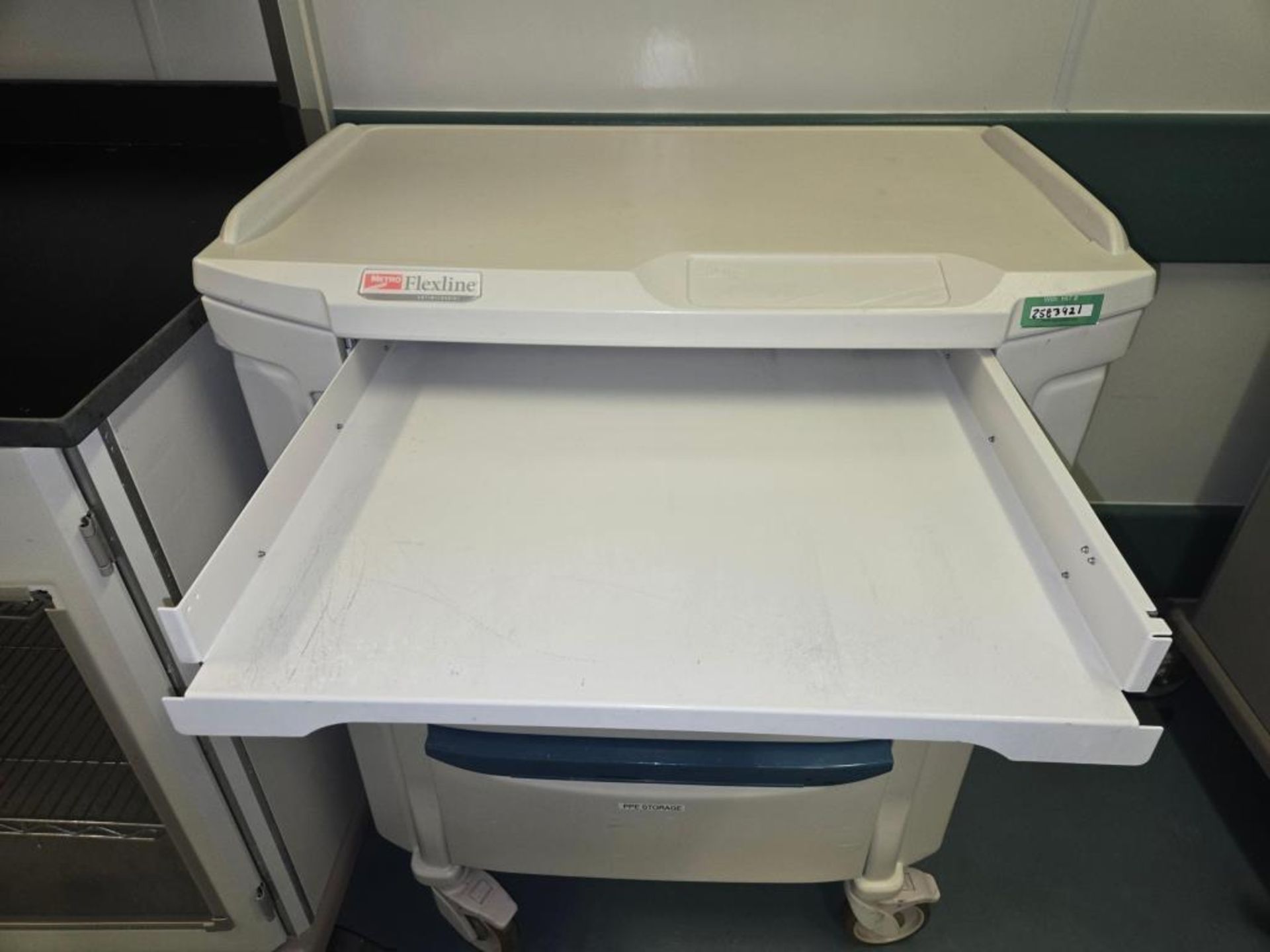 Metro Lab Cabinets - Image 17 of 18