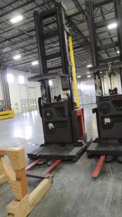 Triple Stage Mast Order Picker