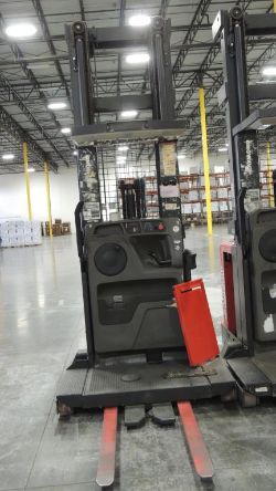 Triple Stage Mast Order Picker