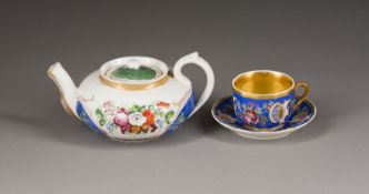  | TASSE UND UNTERTASSE MIT TEEKANNE