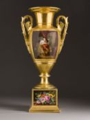  | FEINE UND GROSSE EMPIRE-AMPHOREN-VASE MIT DER SZENE IM ATELEIR EINES MALERS