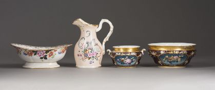  | SAMMLUNG VON DREI SCHALEN UND EINER KANNE