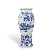 EINE BLAU-WEISSE VASE