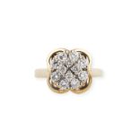 BLÜTENFÖRMIGER BRILLANT RING