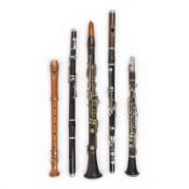  | KONVOLUT VON FÜNF HOLZBLASINSTRUMENTEN