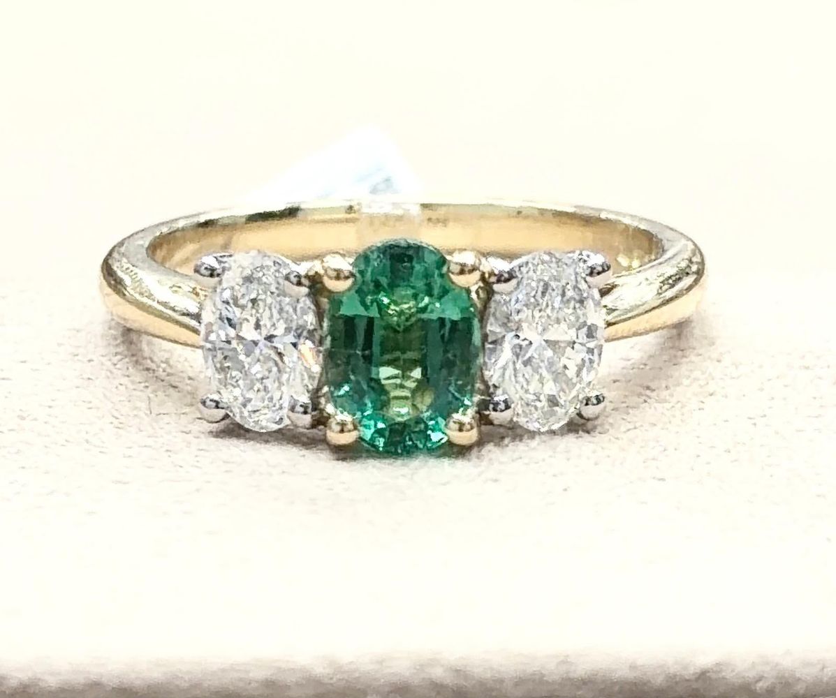 ** Over 600+ Lots of Luxury ** Emerald Cut Natural Diamond Ring 10.78 Carat GIA - 22 carat D SI Natural Diamond Necklace - Rolex Watches **