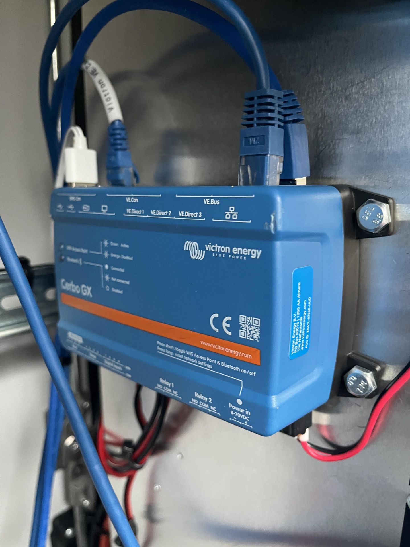 Cabinet Comprising 2 x Pylontech US3000C Power Packs, Avionix OpenAir Duo, Victron Energy Lynx Distr - Image 7 of 8