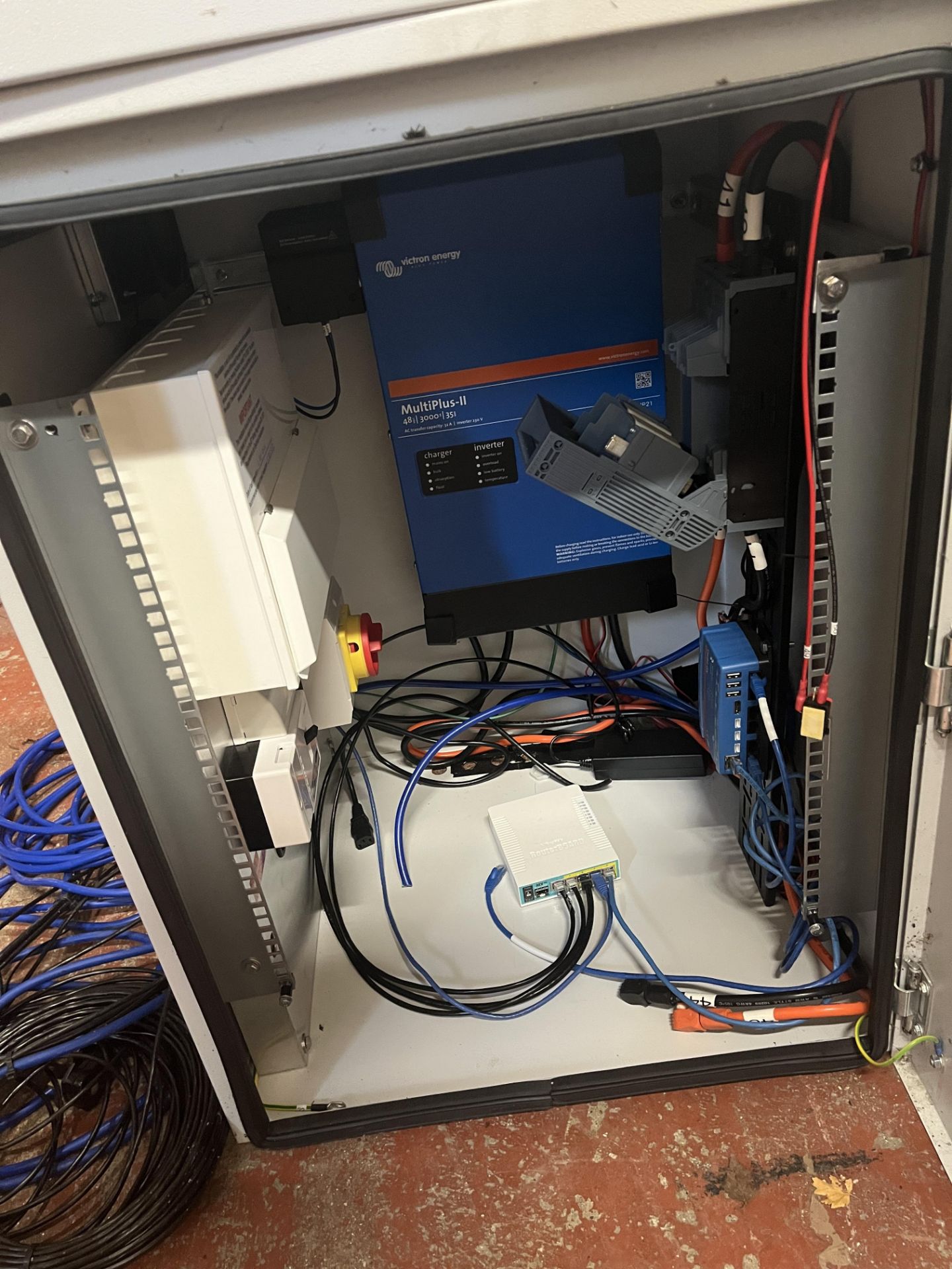 Server Cabinet Comprising Victron Energy Multiplus II 48/3000/35 Inverter, Victron Energy Cerbo GX. - Image 2 of 4