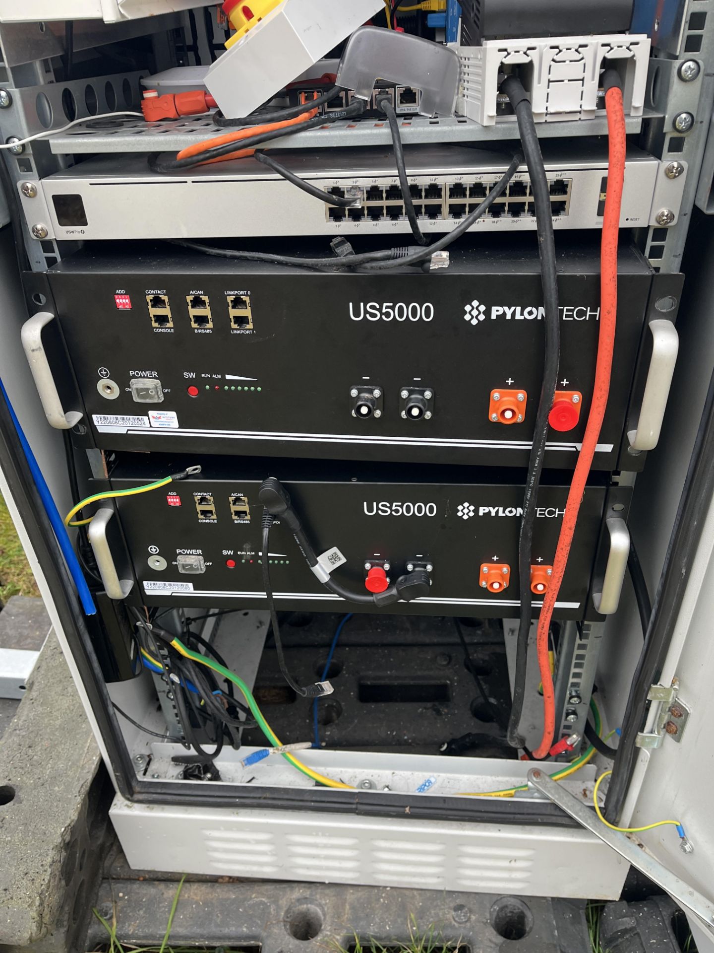 Cabinet Comprising 2 x Pylontech US5000C Power Packs, Victron Energy MPPT 150 / 35 Smart Solar Charg - Image 3 of 8