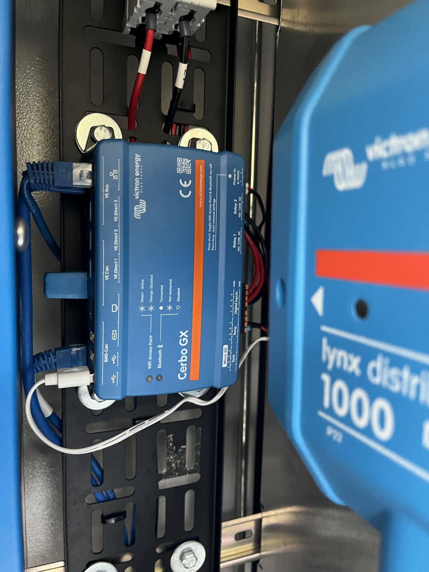 Cabinet Comprising Avionix OpenAir Duo, Victron Energy Lynx Distributor, Victron Energy Orion TR 48 - Image 6 of 7